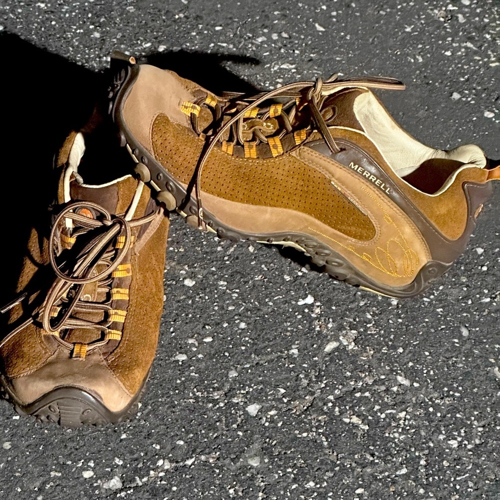 MERRELL CHAMELEON ARC LEATHER EARTH HIKING SHOES / WOMANS US 8